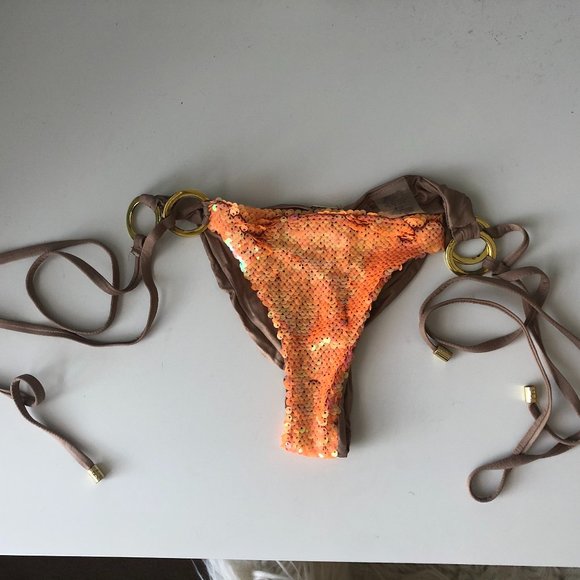 Beach Bunny Swimming Suit - Picture 5 of 11